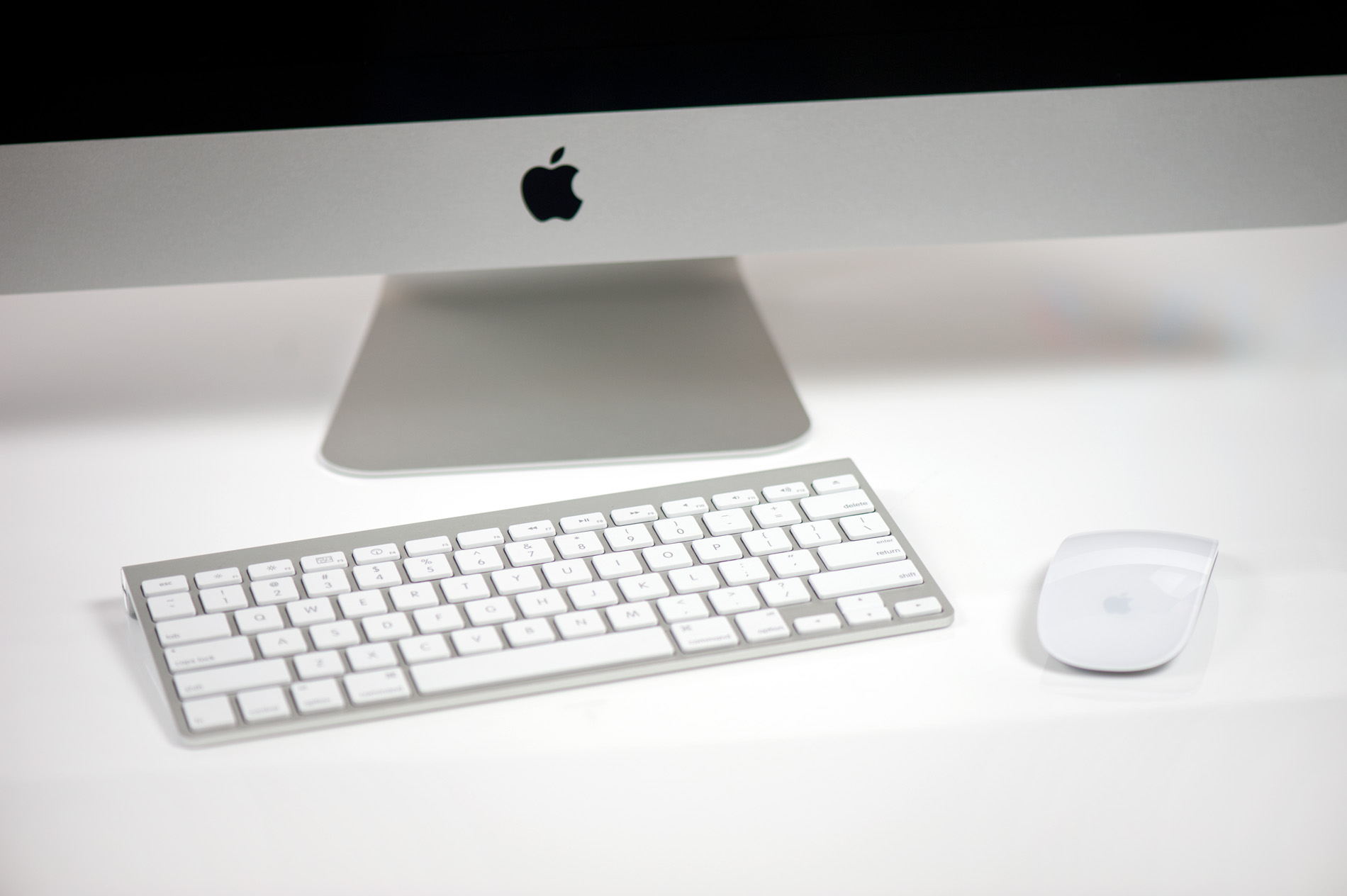 how to turn on apple bluetooth keyboard and mouse